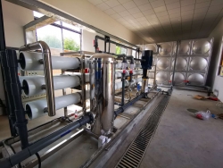 安全饮水除氟项目：30m³/H反渗透设备
